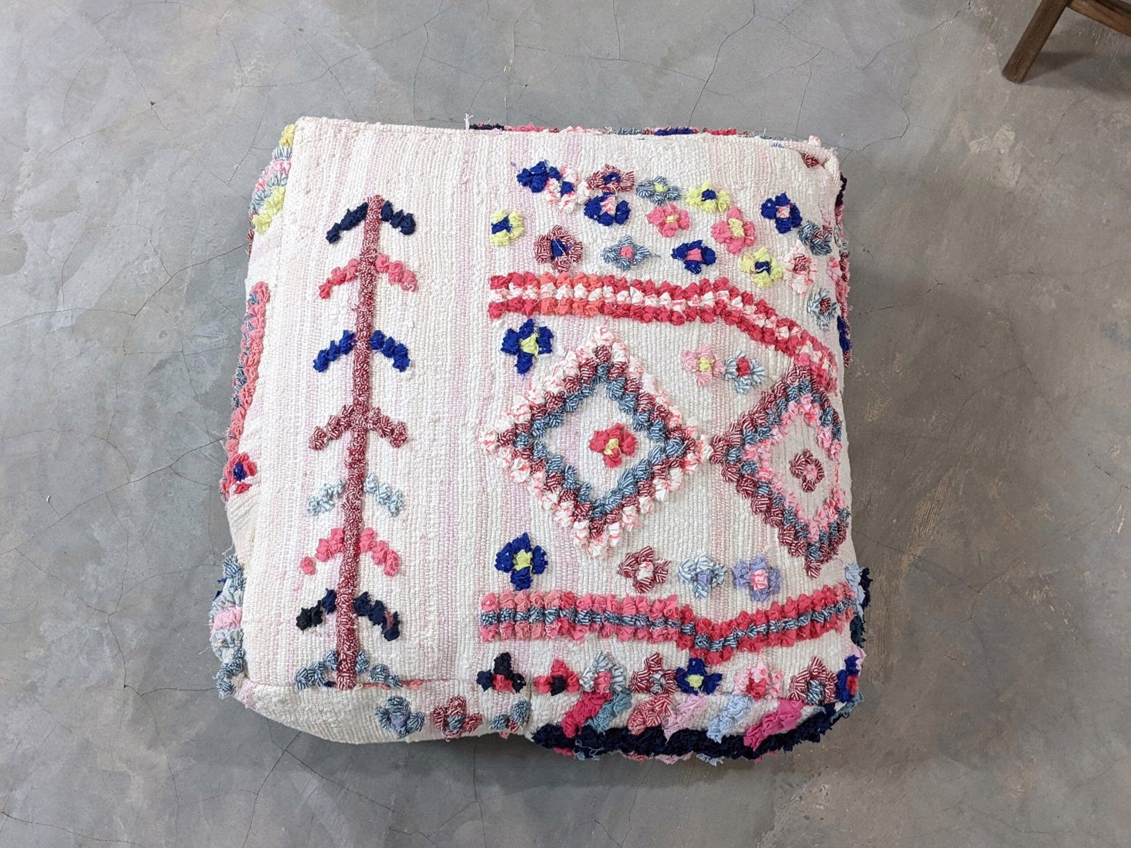 Pouf X 20 Handwoven Piece - Image 1