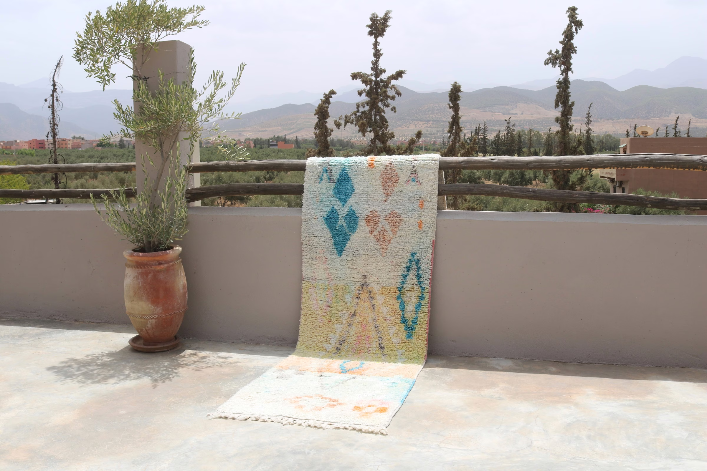 Azilal "Turquoise Kites"