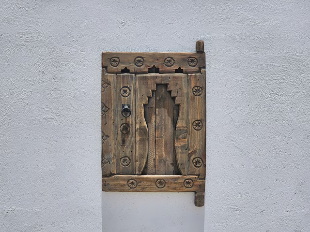 Amazigh Carved Wood Wall Panel 70×52 cm – Dark Wood, Stepped Arch