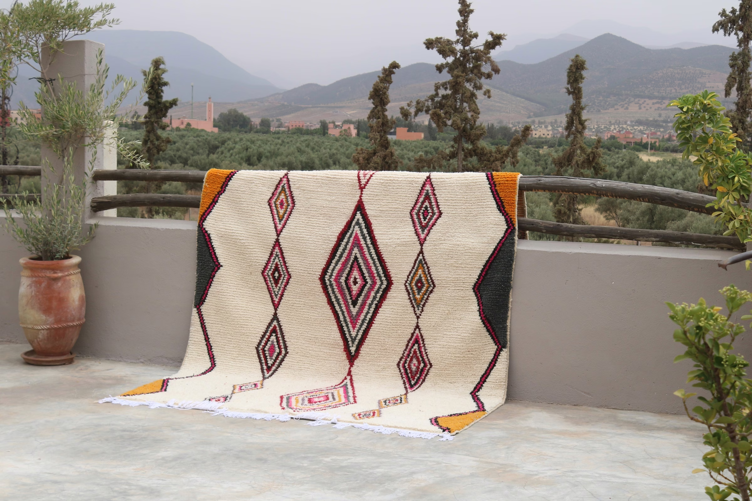 Azilal "Burgundy Outline"